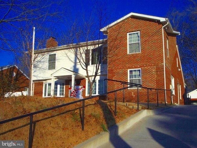 Building Photo - 7213 Adelphi Rd