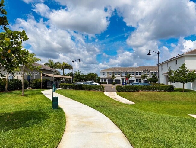 Building Photo - 217 SW 170th Ave