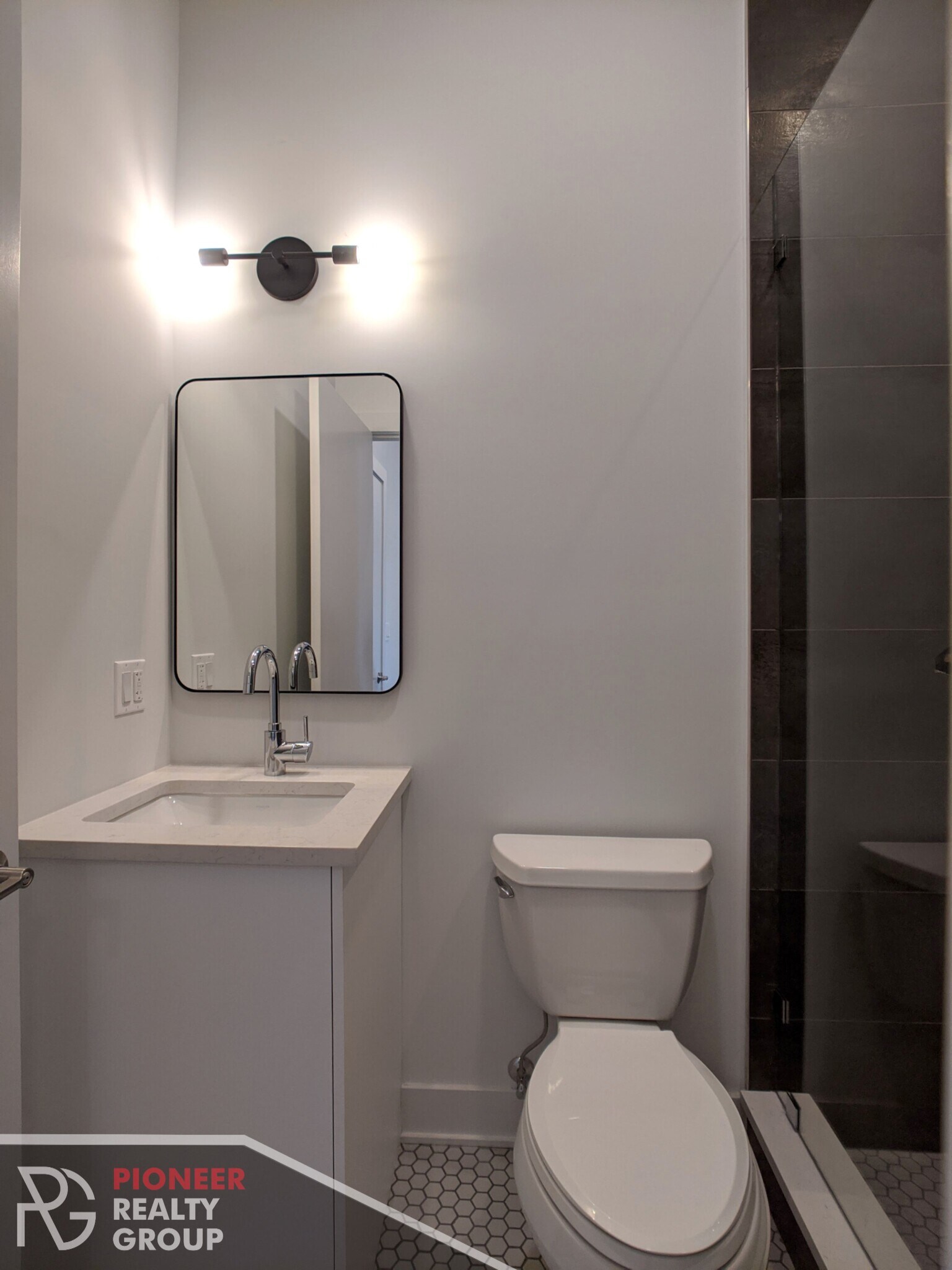 Building Photo - 2120 W Belmont Ave