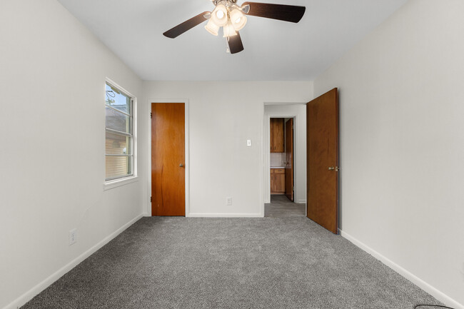 Building Photo - 1302 Redondo Dr