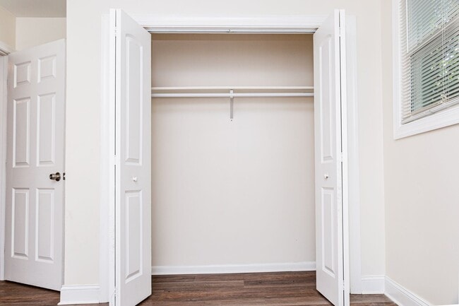 Building Photo - New Listing!