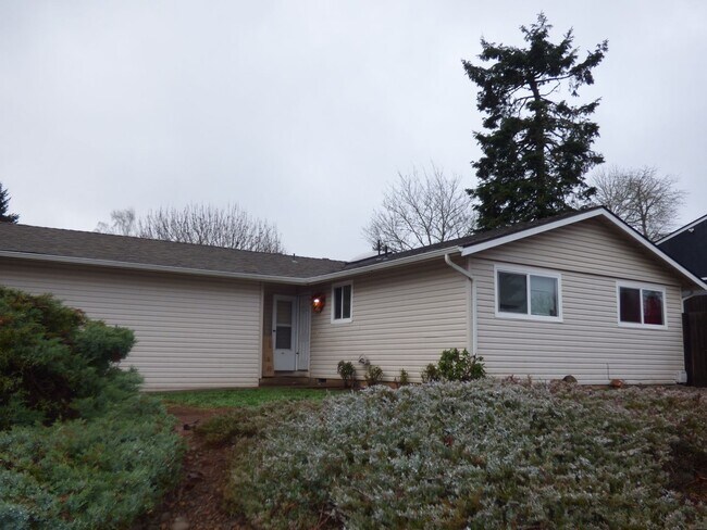 Building Photo - Rent Special: 1/2 Off September's Rent!! 3 Bed Home in South Salem