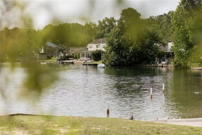 Building Photo - 1545 Lakeport Ct
