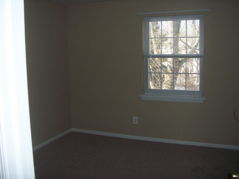 Second Bedroom - 130 Berwick Plz