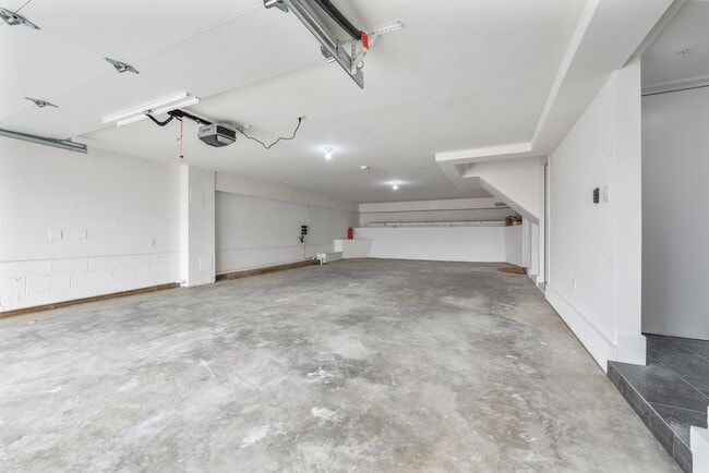 Building Photo - 6719 Meadowview Ave