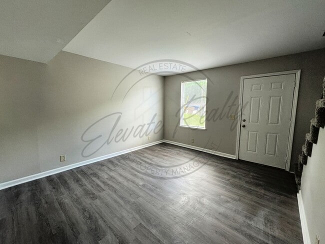 Building Photo - Updated Two-Bedroom Duplex for Rent Near Trinity Hills, Nashville!