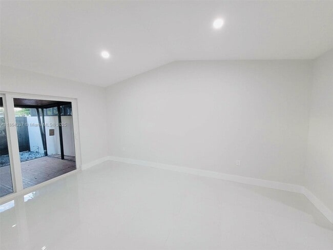 Building Photo - 5510 SW 139th Pl