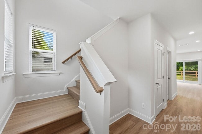 Building Photo - 645 Brookwood St