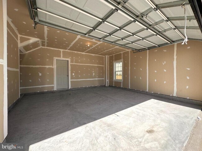 Building Photo - 526 Parkland Dr