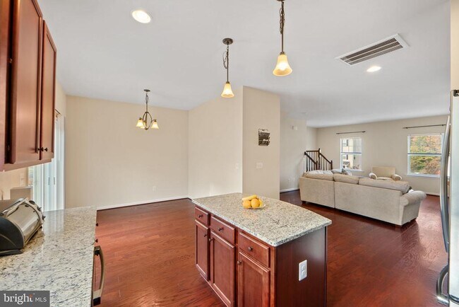 Building Photo - 2210 Mallard Landing Dr