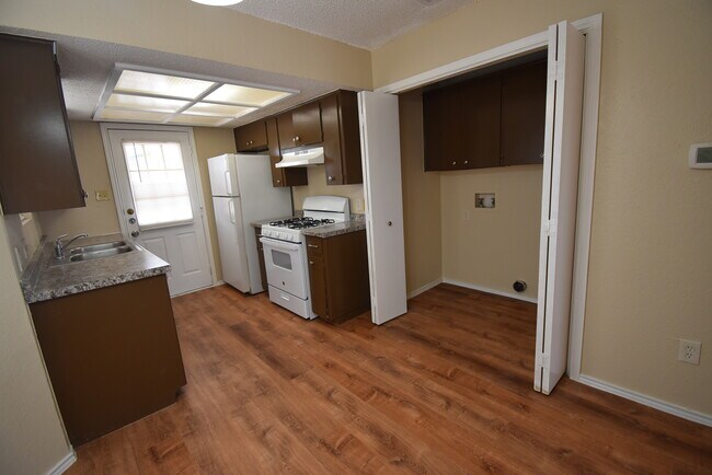 Building Photo - Four Plex