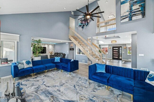 Building Photo - 385 Aldo Dr