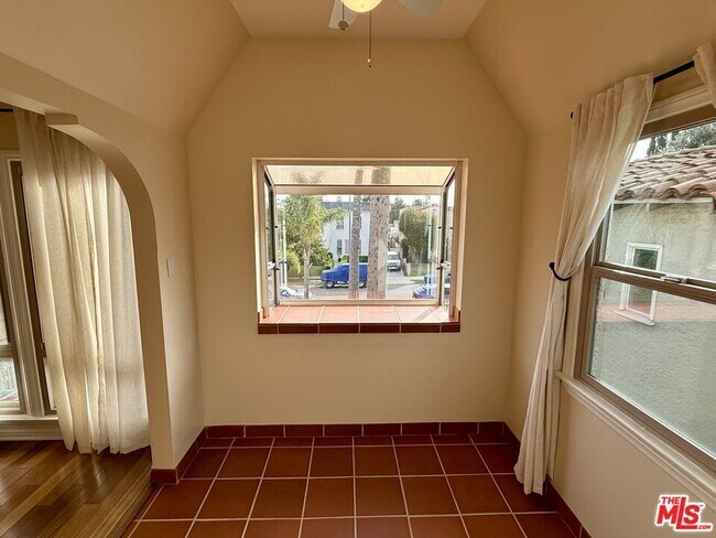 Building Photo - 1227 Ridgeley Dr