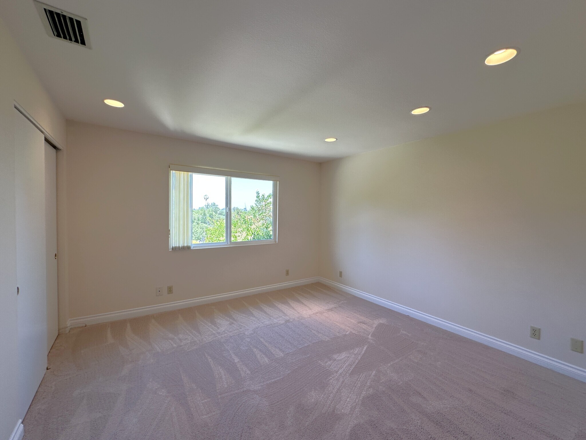 Building Photo - 26543 Academy Dr