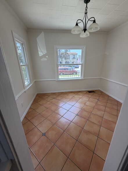 Breakfast Nook - 8349 W 4th St