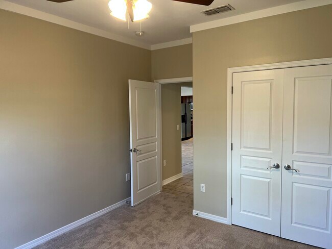 Building Photo - 8 Myrtle Oak Way