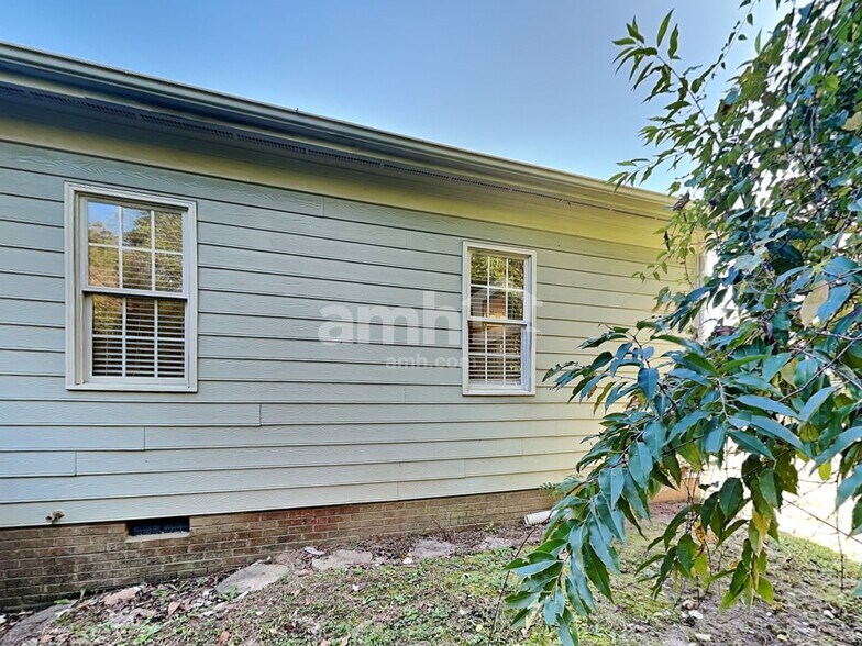 Building Photo - 1009 Bren Village Ct