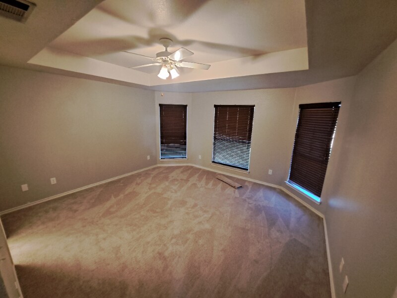 Building Photo - 2512 Crystal Falls Dr