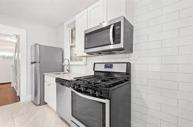Building Photo - Available 8/7/26 – Charming 3 Bedroom Home in Brookline | $1,650/Month