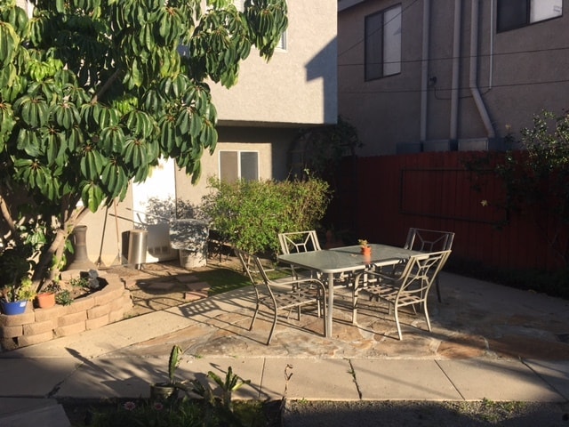 Building Photo - 1018 Molino Ave