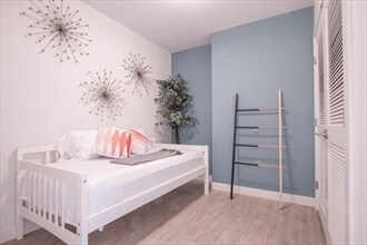 Building Photo - 910 Beacon St