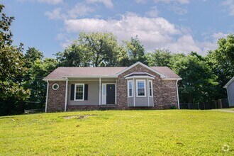 Building Photo - Updated Three Bedroom!