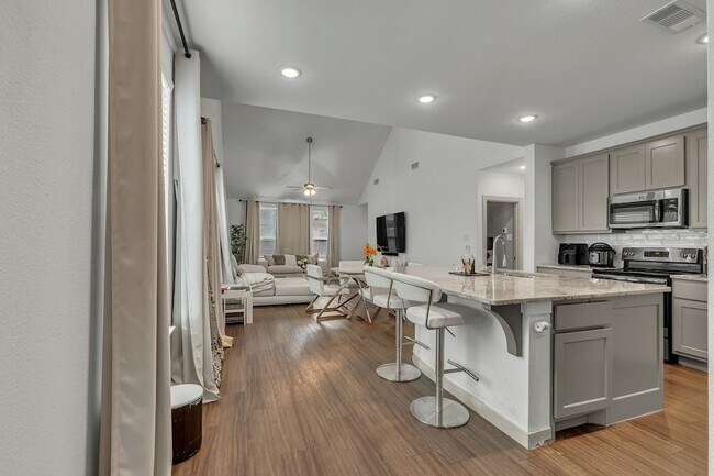 Building Photo - 4011 Logan Dr