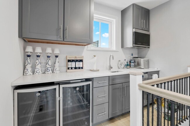 Building Photo - 424 E North Water St