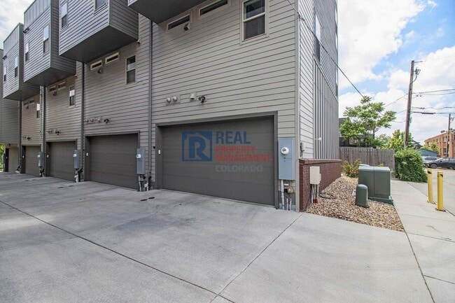 Building Photo - 2349 Decatur St