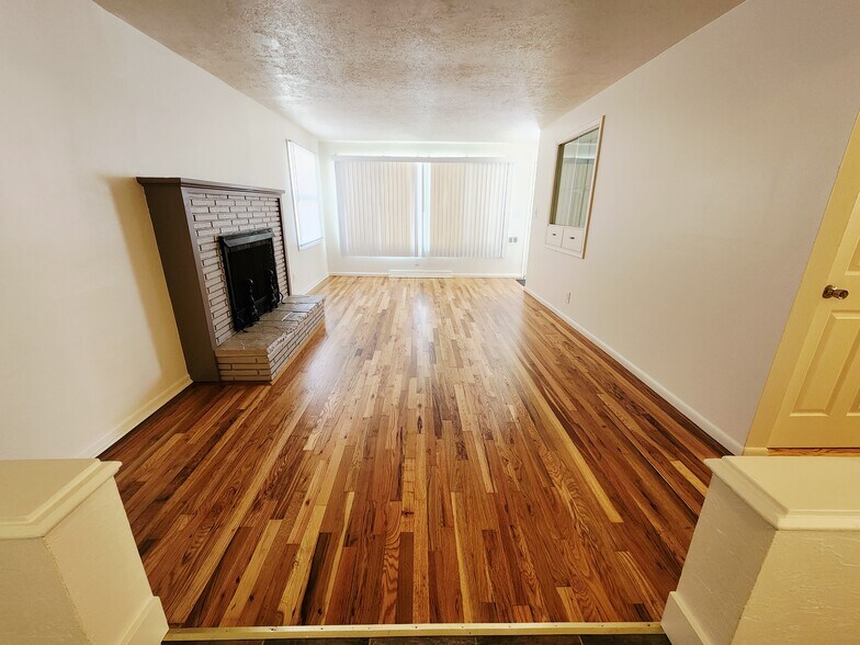 Living room - 85 Princeton Ave