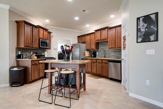 Building Photo - 4600 Hermosa Rd