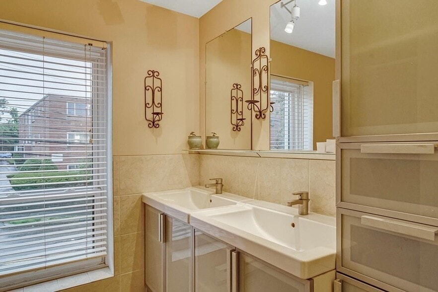 Building Photo - 405 Langley Rd