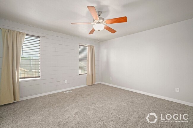 Building Photo - 1733 W 10 S