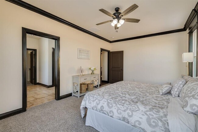 Building Photo - 2313 E Kellan Ct Terrace