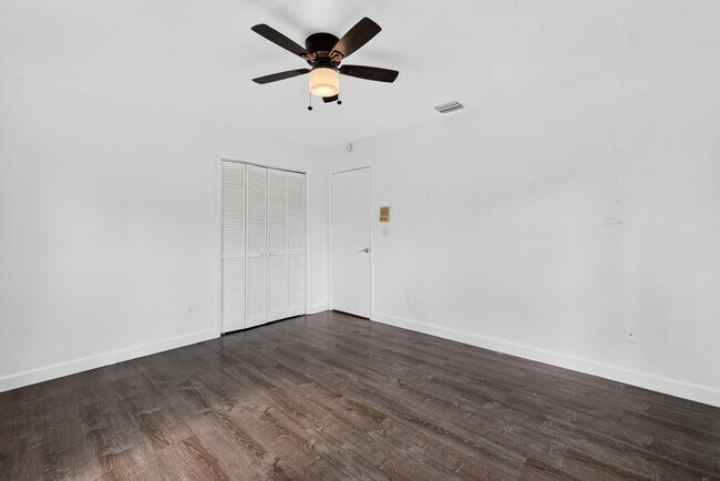 Building Photo - 5989 Coconut Blvd