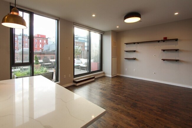 Building Photo - 346 Congress St