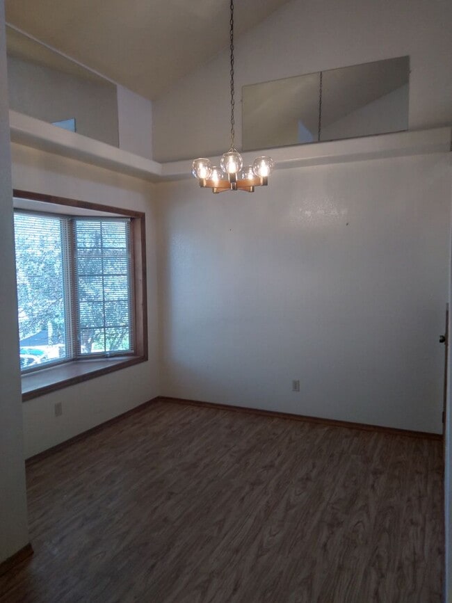 Building Photo - 937 W Madera Ln