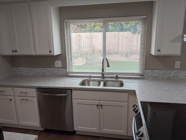 Building Photo - 4 Bed-2.5 Bath Two Story Home in San Diego