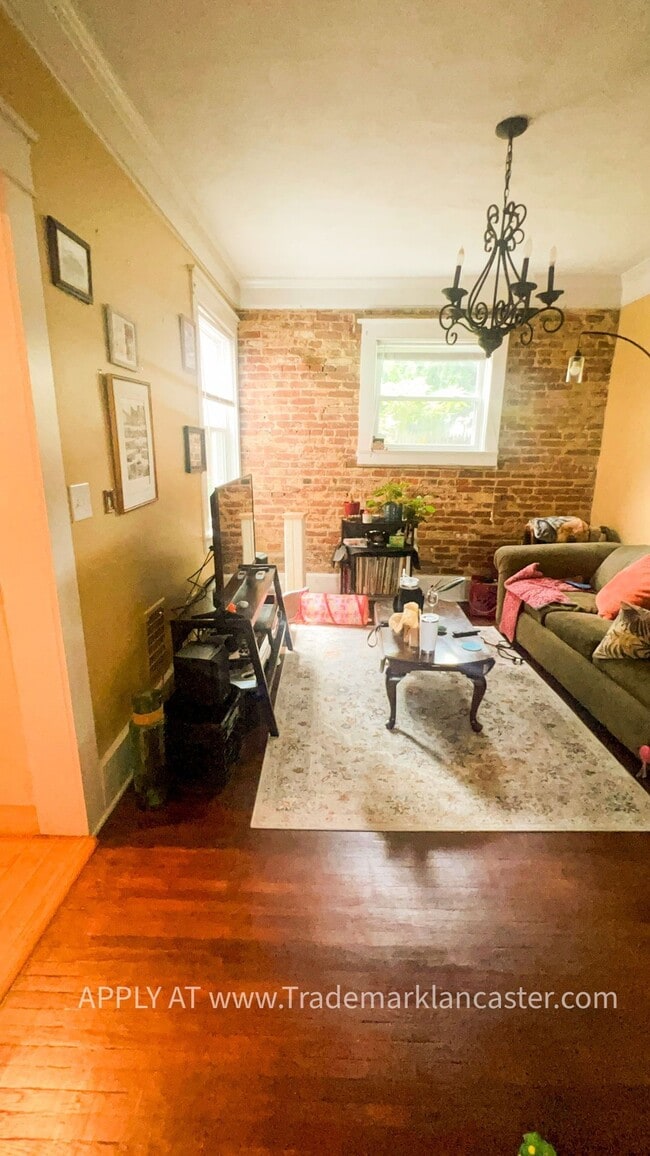 Building Photo - 40 N Plum St