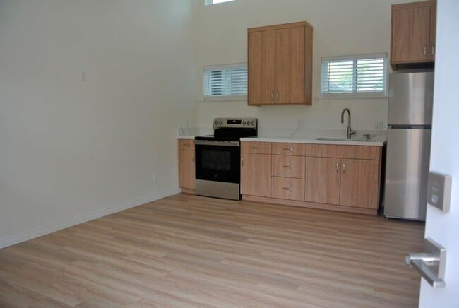 Building Photo - 1 Br/1 Ba ADU West of I-5! - Buena Vista