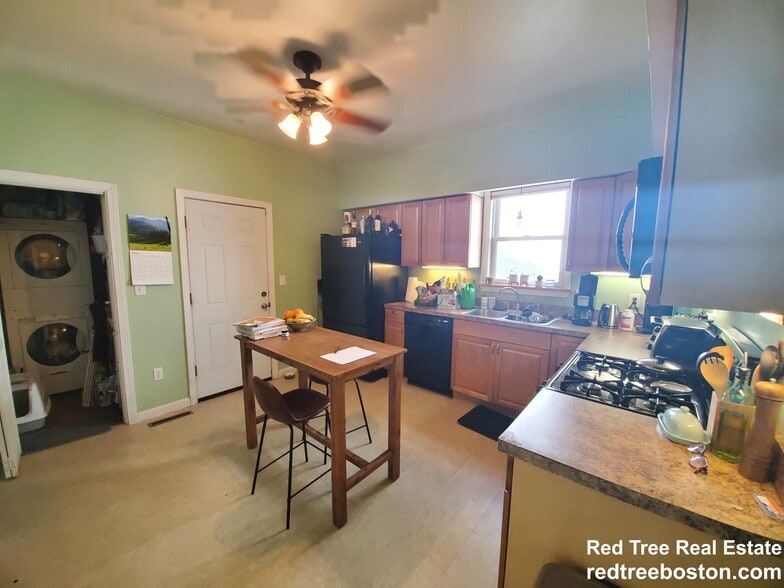 Building Photo - 72 Marshall St