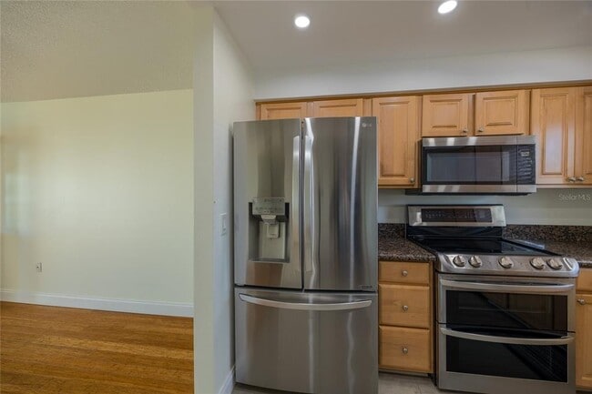 Building Photo - 4775 Cove Cir