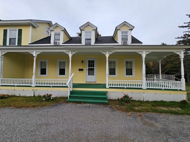 Building Photo - 1347 State St