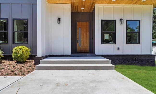 Building Photo - 1554 Columbia Cir