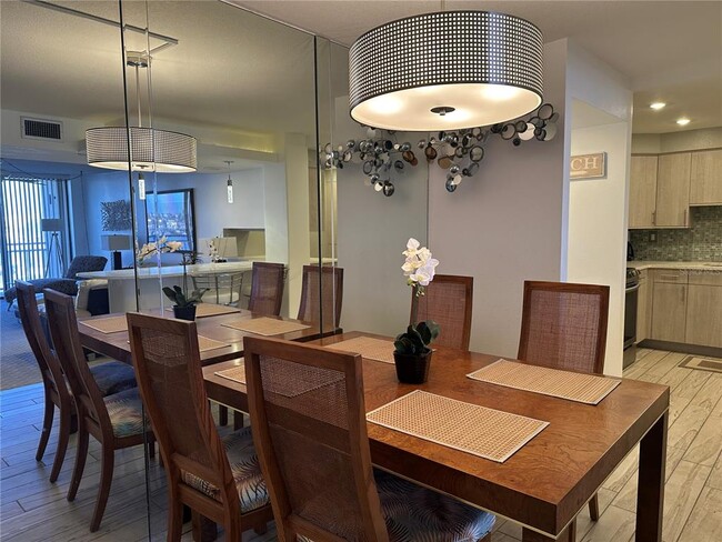 Building Photo - 1 Key Capri