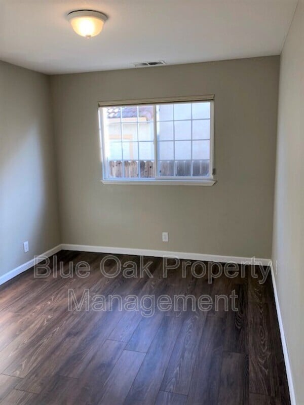 Building Photo - 2158 Robailey Dr