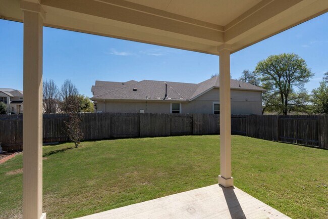 Building Photo - Dripping Springs Charmer