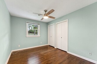 Building Photo - 732 Muller Rd
