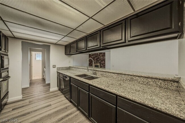 Building Photo - 6760 W Oakey Blvd