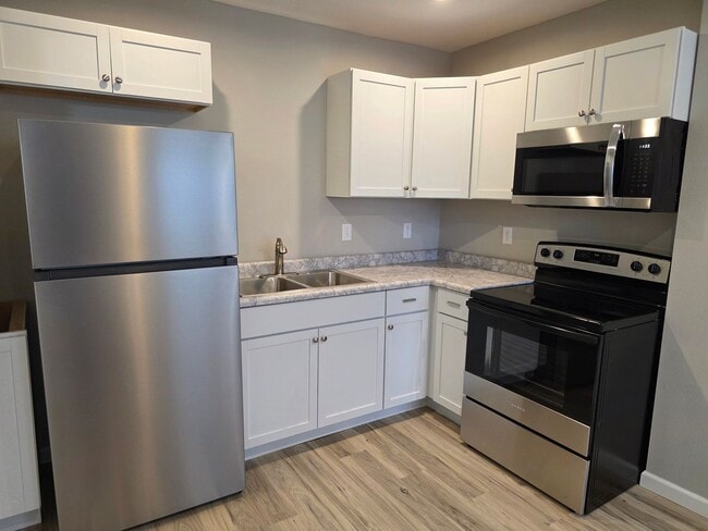 Building Photo - Remodeled Two Bedroom House!